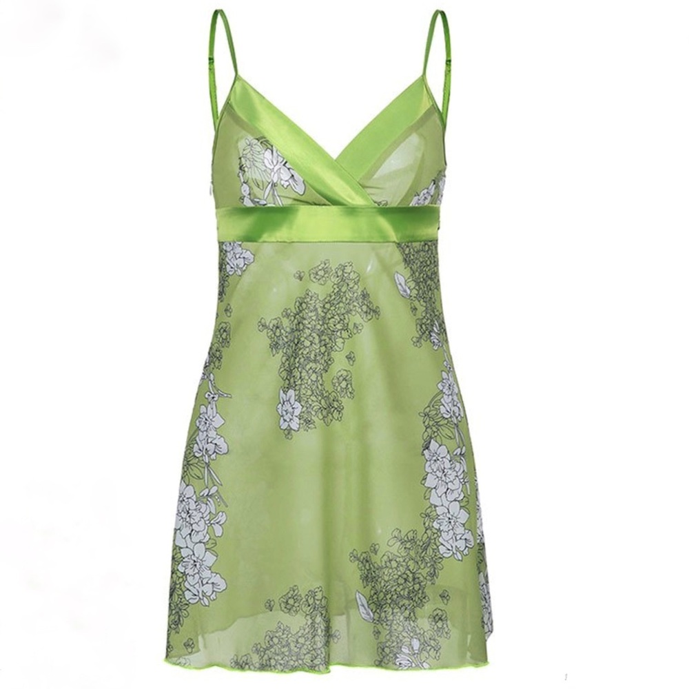 Medium green dress, v-neck, tie in back